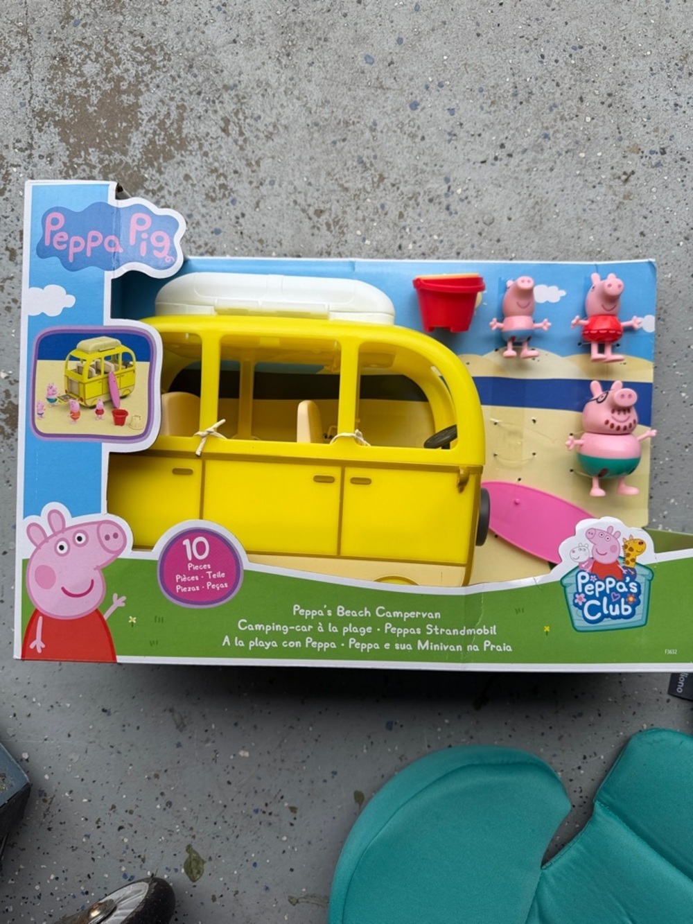 Peppa Pig Beach Campervan Toy with Figurines - Picture 1 of 1